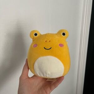5” Leigh yellow toad squishmallow